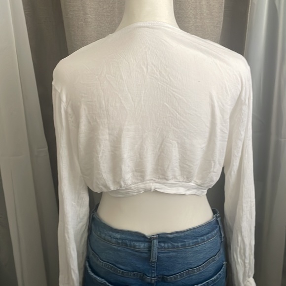 New without tags Pree we try and sexy tie front crop shirt. L - Picture 2 of 5